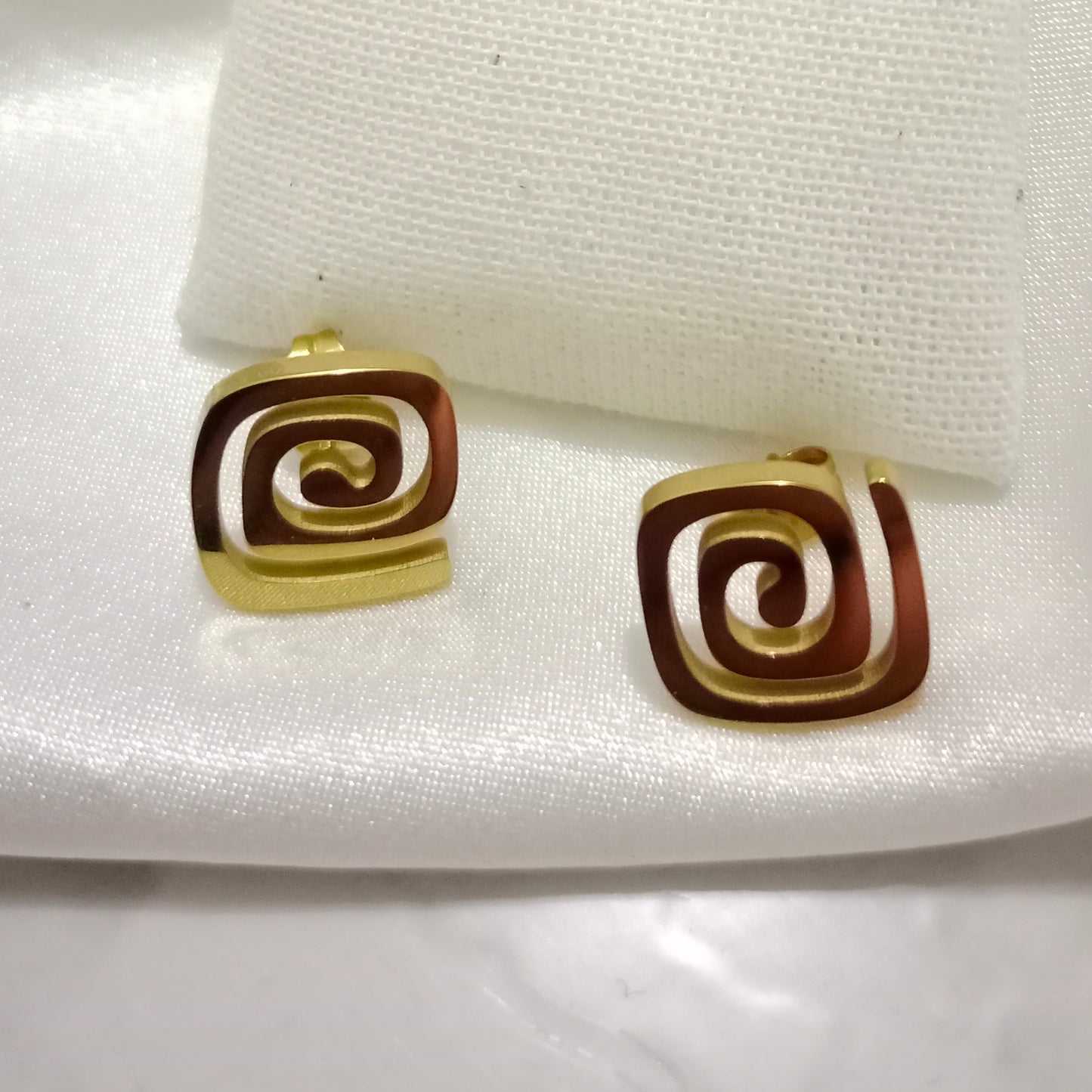 PENDIENTES PEQUEÑA ESPIRAL