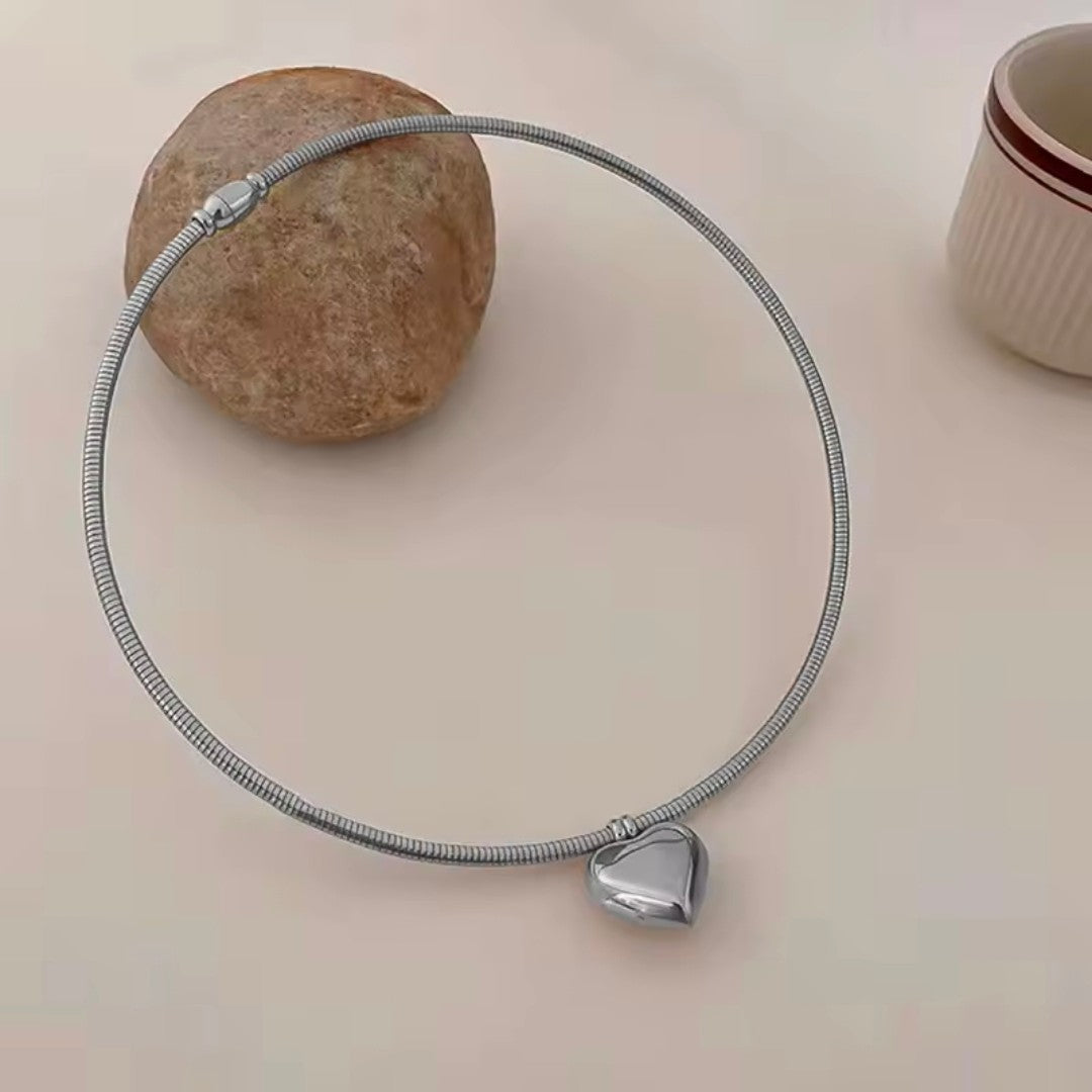 COLLAR CORAZON BOMBÉ