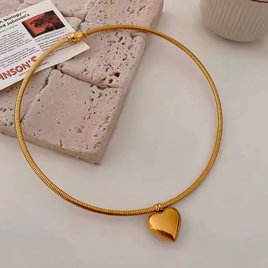 COLLAR CORAZON BOMBÉ